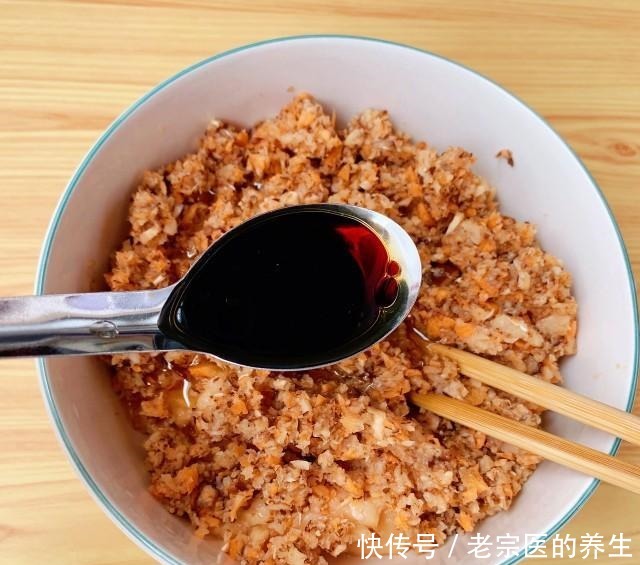 香菇鸡肉馄饨,薄皮大馅,汤鲜肉嫩!