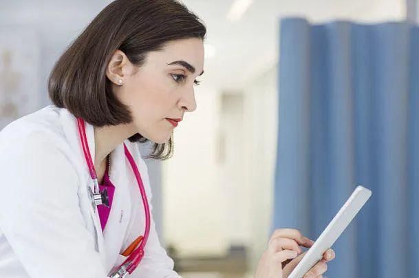 肠胃|便秘的“诱因”已找到!提醒你:三类食物,再喜欢也尽量少碰