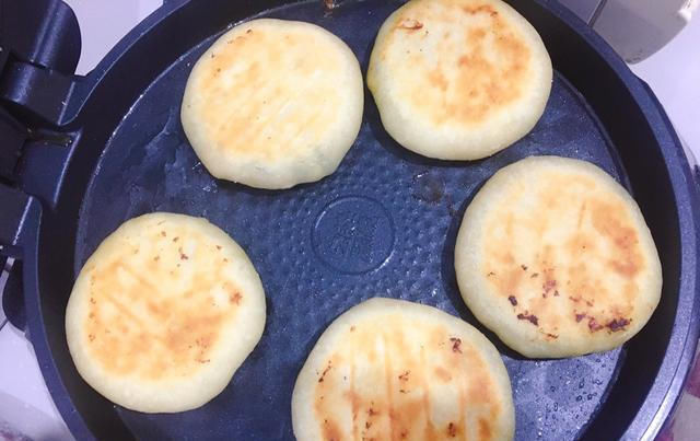 发面|春天一定要吃此做法的馅饼,不用发面,薄皮大馅,比饭店买的还香