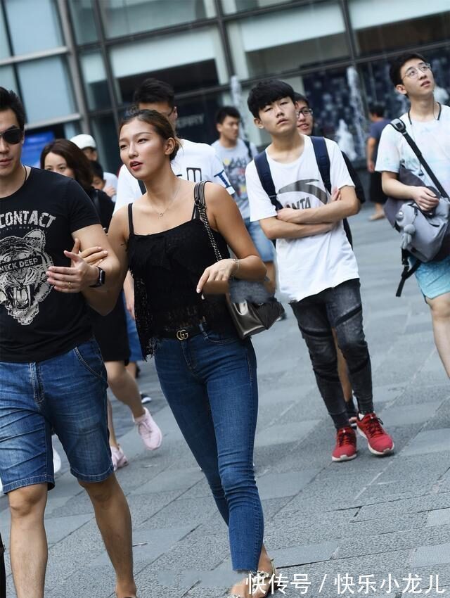 小清新 白色网纱上衣搭配蓝色打底裤,把握时尚,紧跟潮流