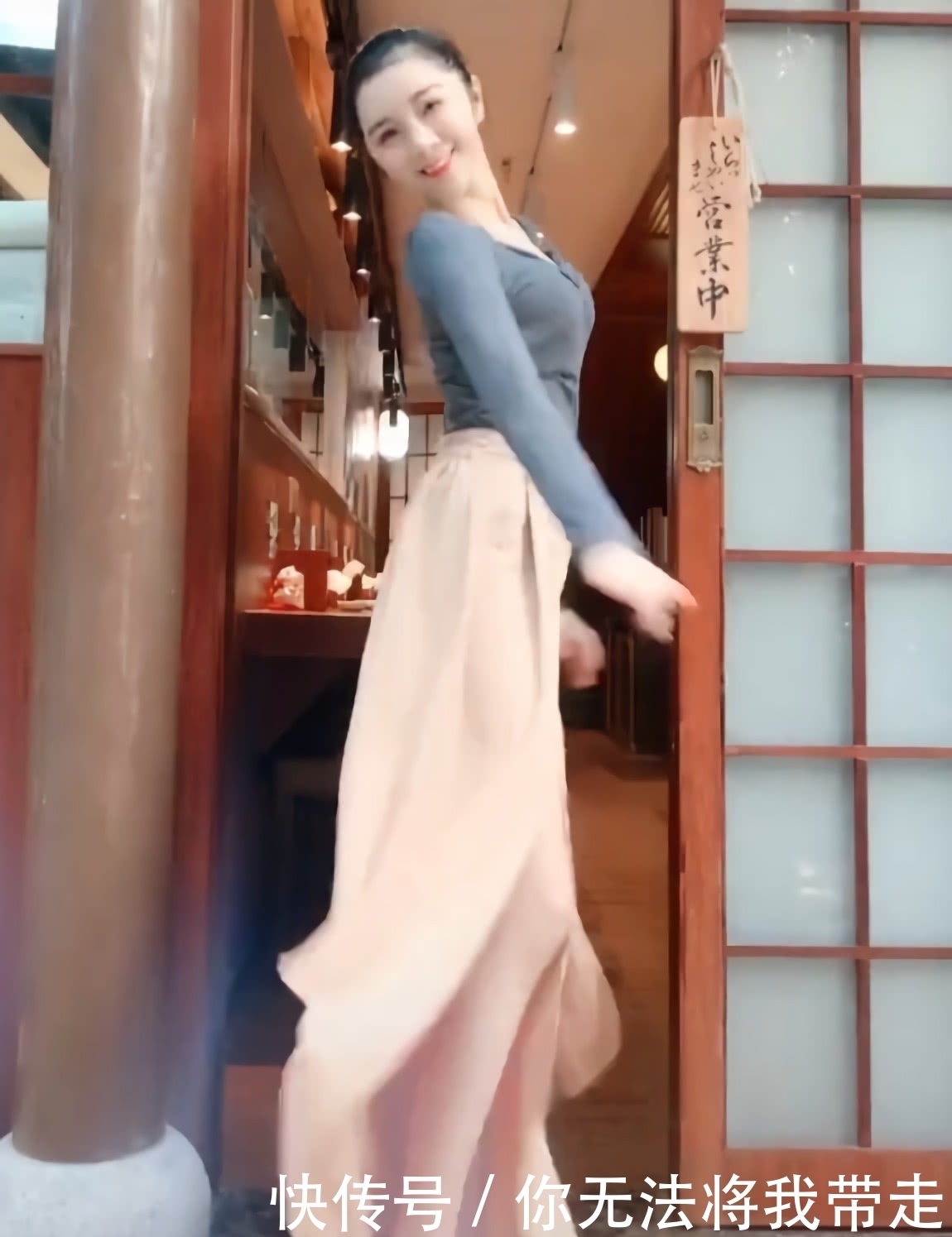 被小姐姐的舞姿吸引，最后却中了裤子的毒，还能穿出这样的效果