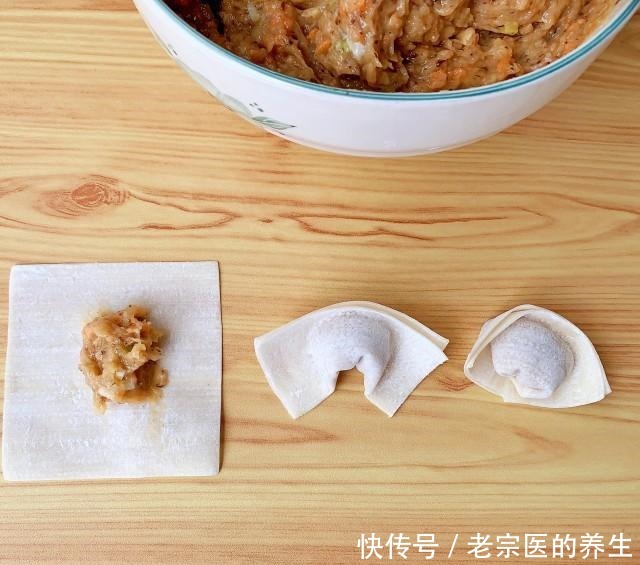 香菇鸡肉馄饨,薄皮大馅,汤鲜肉嫩!