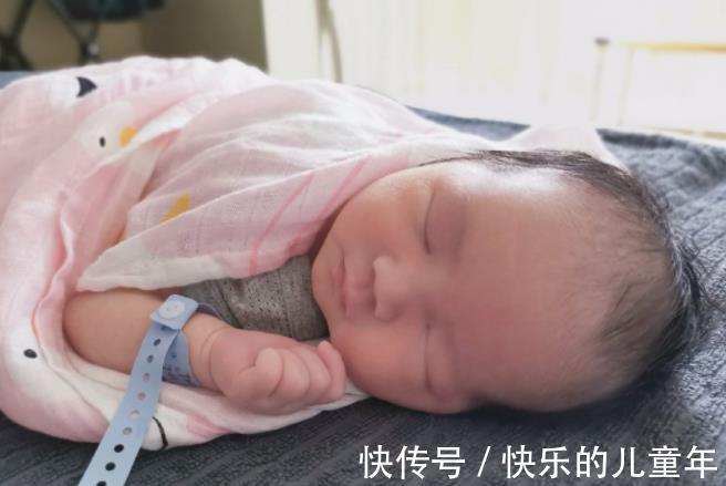 小二宝|二胎养娃法则:有多爱二宝,就要多偏向大宝,别误会孩子的嫉妒心