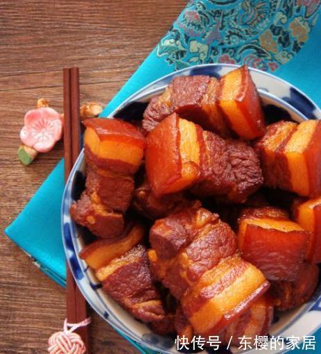 冒大泡|制作红烧肉,别再焯水了,用这种方法,红烧肉红润透亮,肥而不腻