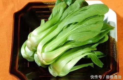 维生素d|67岁老人轻轻摔一跤就骨折?只因这种食物吃太多,年轻人也要警惕