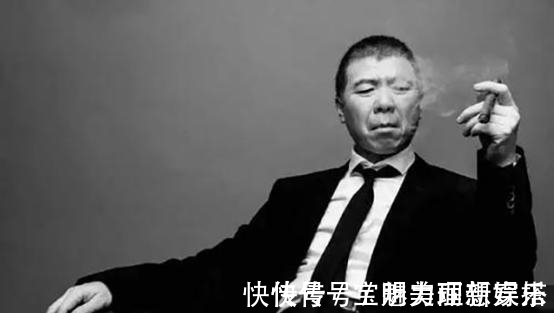 拐杖!送礼是门大学问!马未都送了根绿松石拐杖给冯小刚,看清了其人