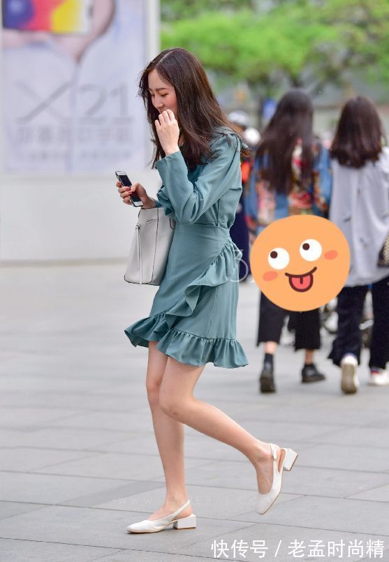 三个人 好闺蜜一起约会逛街,三个人三套裙展示不同的魅力