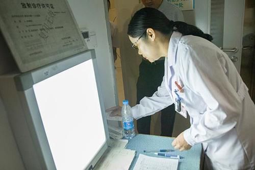 病情|一患者长期吃甲钴胺片，为什么病情却严重了？甲钴胺吃多久能停？