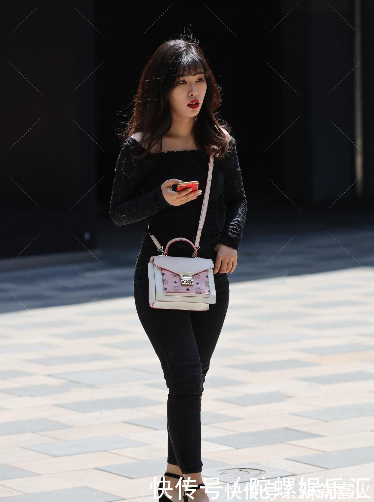 裤子|黑色的方子领上衣搭配黑色修身裤子,展现完美身材曲线