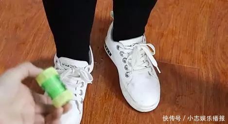 难题|出门鞋子脏了不用愁,只需2个塑料瓶盖,立马解决难题,简单方便