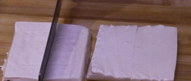 在家想吃铁板豆腐,没有铁板用平底锅做,香辣入味,开胃又下饭