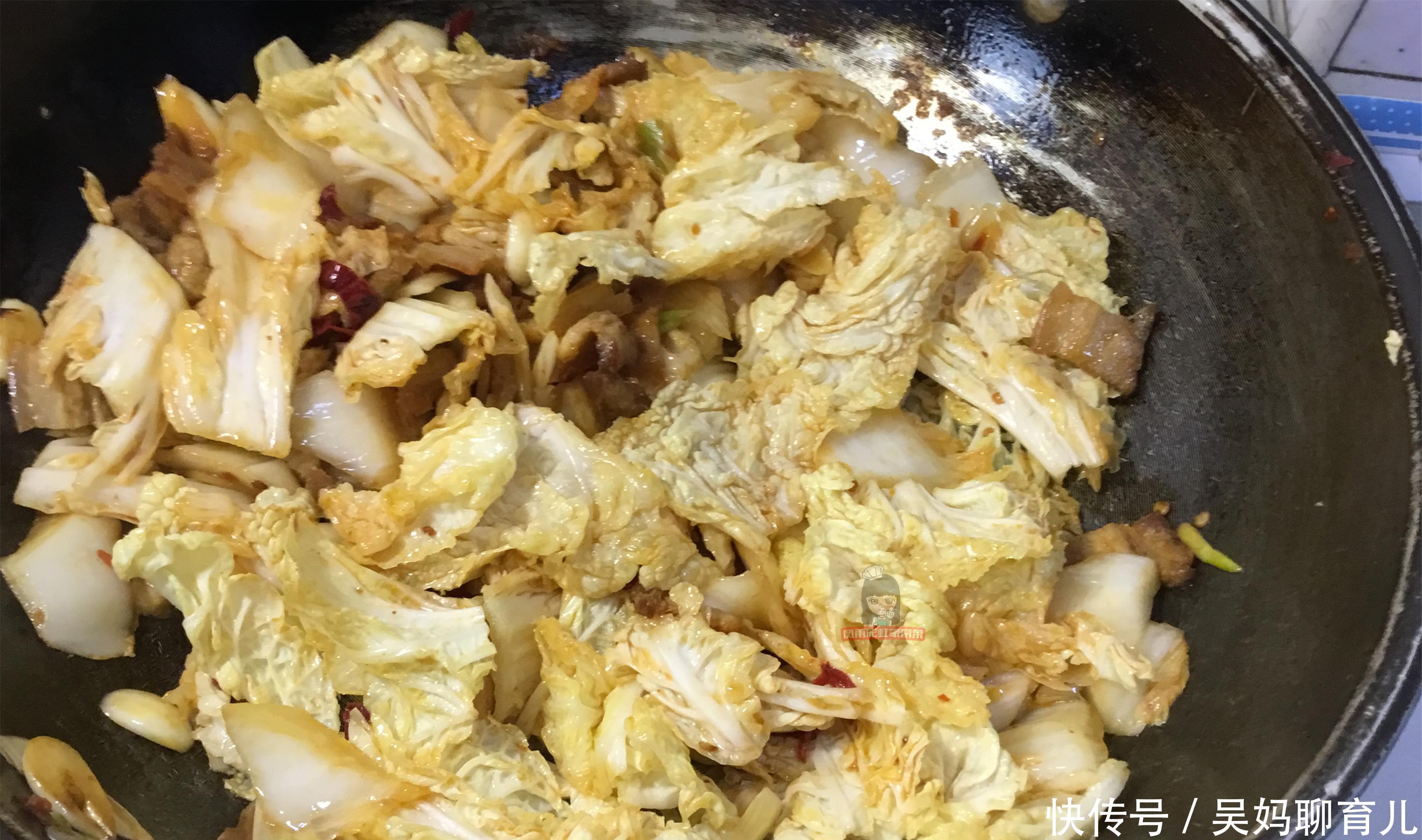 粉条|白菜加入几样东西,简单一炖,吃得连汤汁都不剩,真是营养的做法