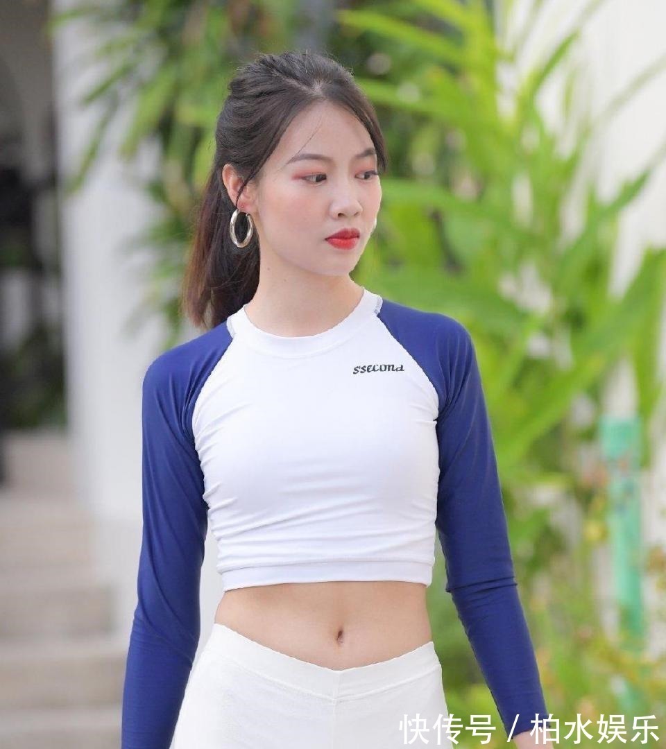 短裤 白白净净的微胖小姐姐,领她回家绝对有面子,全家看了估计都喜欢