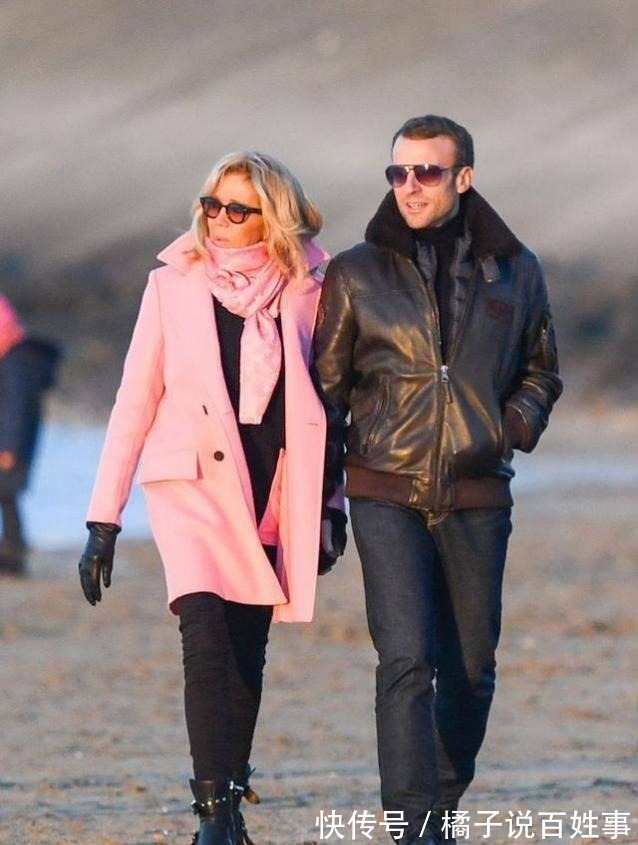 亮片|布丽吉特终于挽起头发,穿亮片长裙好美,牵手小24岁老公一脸幸福!