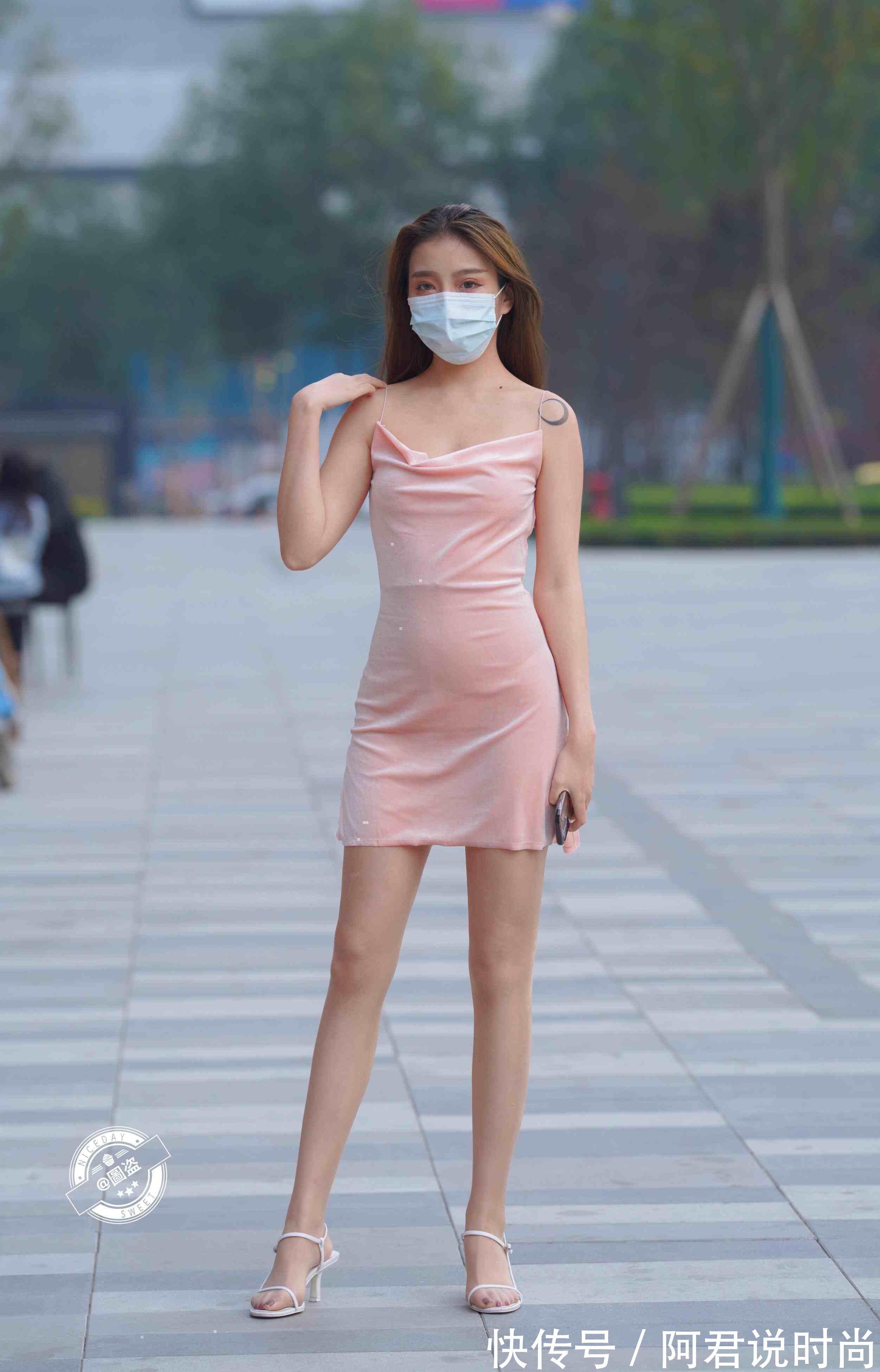 格调|精致优雅的连衣裙穿搭展现时尚的格调,简约也是一种美,凸显优势