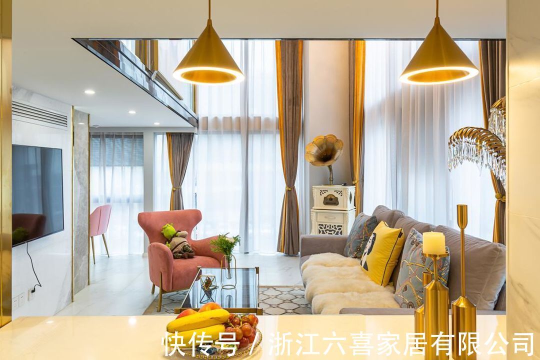 衣帽间|当时尚高级灰遇上粉色少女心,65㎡轻奢风打造理想的高品质居住空间