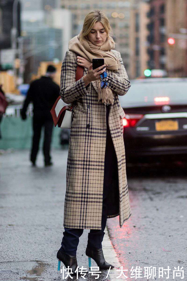 外套+围巾不怕不会戴,只怕配错色,学会巧配色才能增添好气质