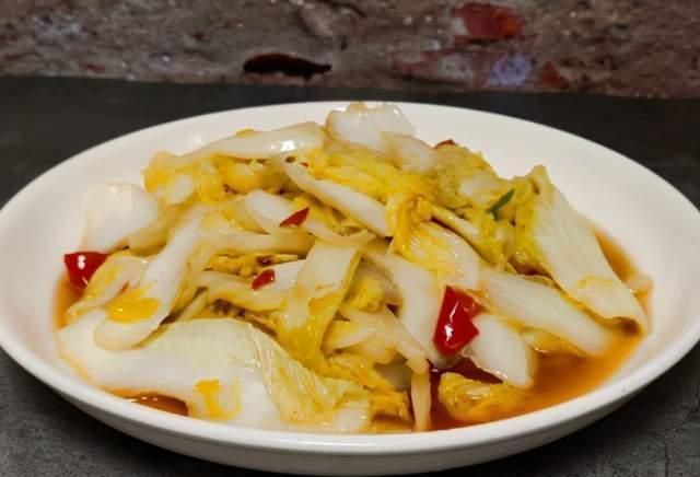 饭店炒的白菜好吃?原来下锅前要多加这1步,白菜脆爽不出水