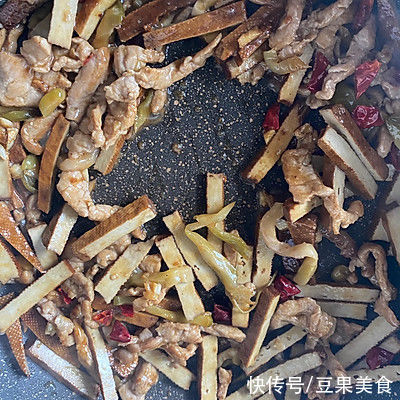 肉丝|这道我最拿手的香干榨菜肉丝，好吃到停不下筷子