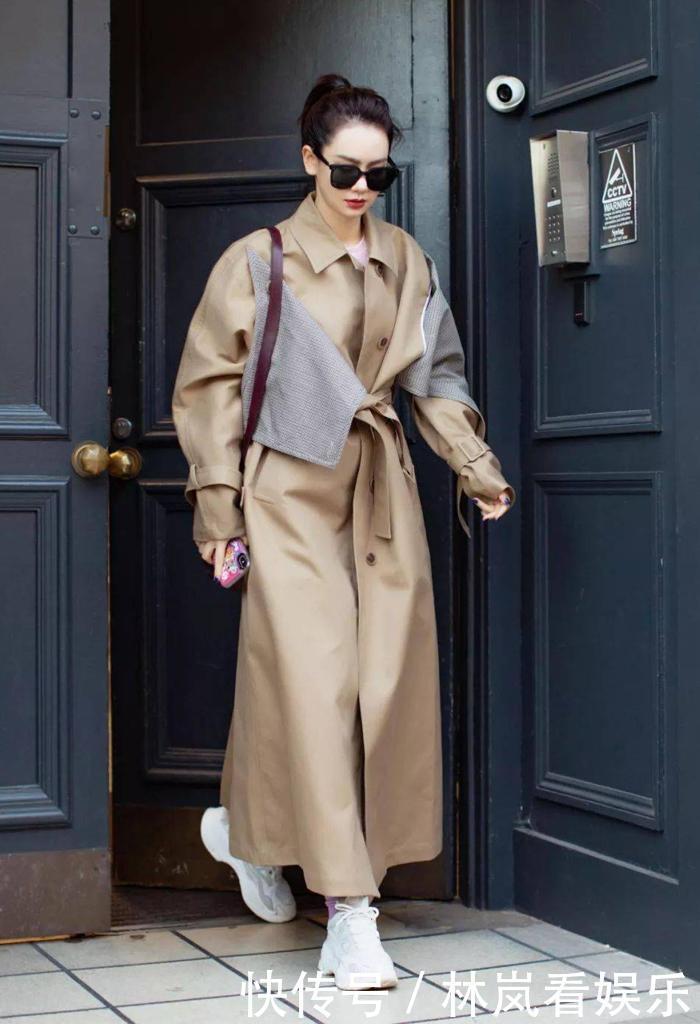 四五十岁的女人穿风衣时,尽量少搭这4款鞋子,不仅显矮还掉档次