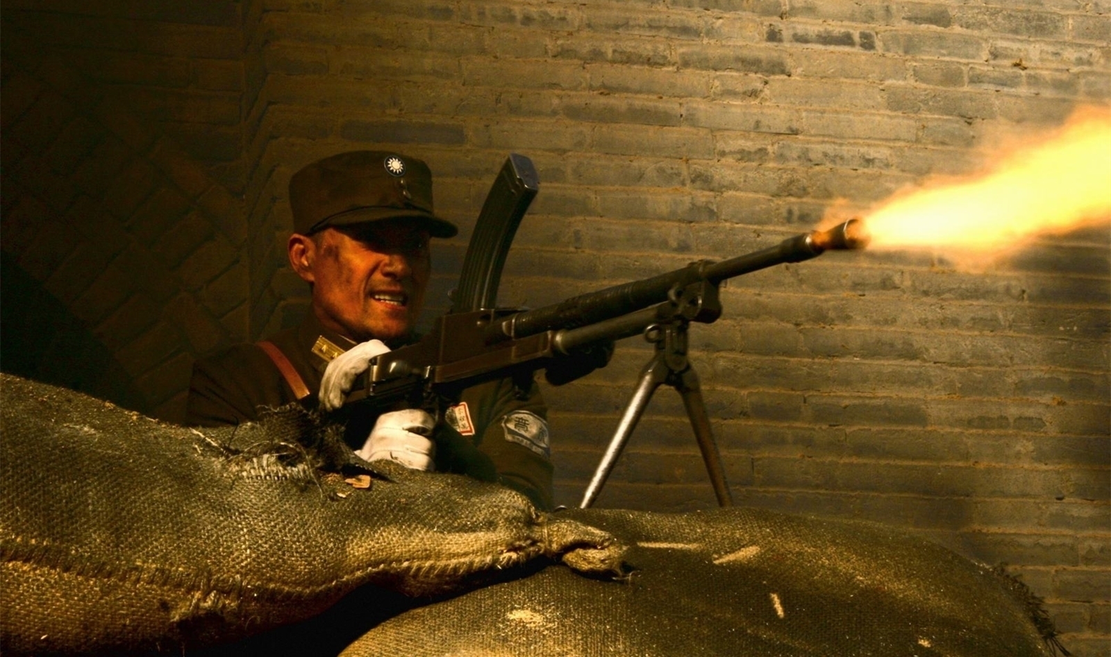 惨不忍睹|比《八佰》还要悲壮的电影,却因没钱做宣发,票房惨不忍睹