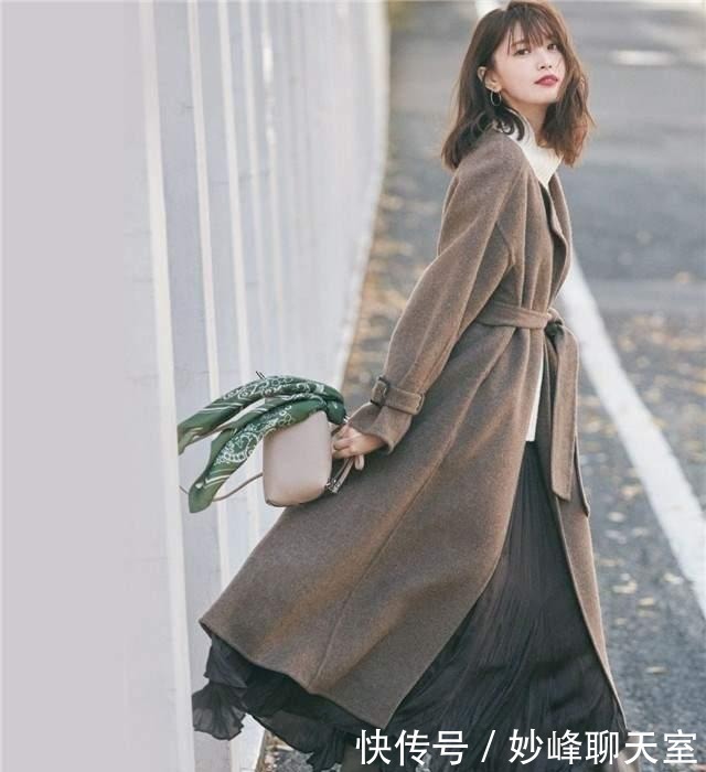 日本女人的神奇穿搭术：不露颈不露腿，照样美出新高度