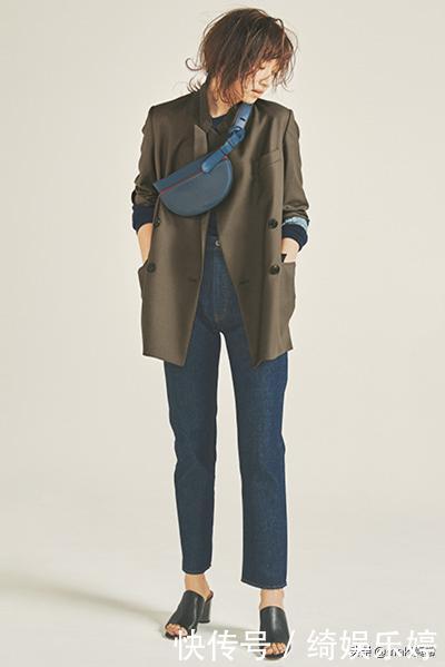 不仅品位高级!7种撘配,回答为什么藏青色的包比黑色更加百搭