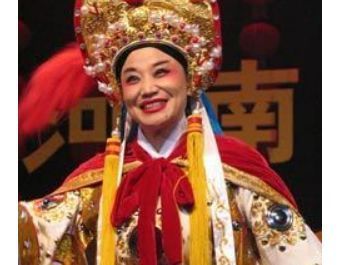 小香玉$国家一级演员,因不务正业被祖母收回艺名,二婚姐弟恋嫁给粉丝