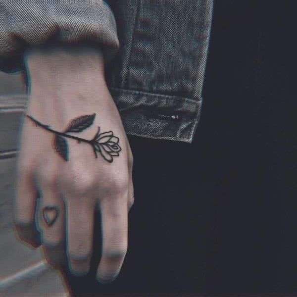 女票|男生“手腕戴皮筋”证明有女票,而女生有了这3样,说明已有“至尊宝”