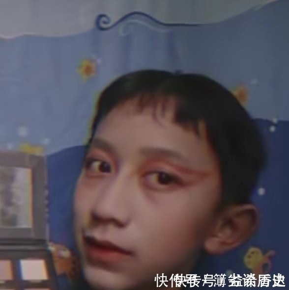 作业|小学生尝试“欧美妆”,开始:作业留太少?看到效果后:老阿姨给跪了!