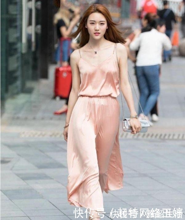 高级感|真丝连衣裙的高级感,提升了美女的气质,真是太美了