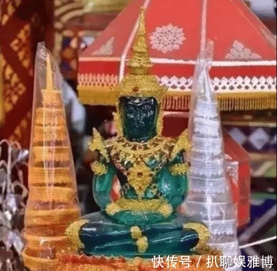 泰国|价值过亿的翡翠,用黄金装饰,泰国这玉雕震撼人心