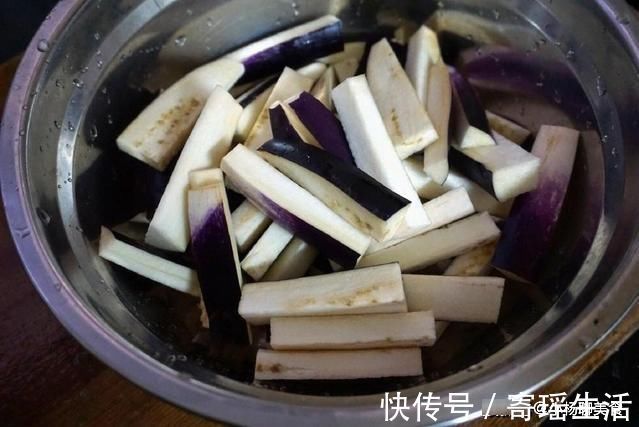 紫皮茄子|茄子别只会炒着吃！这样做美味提升10倍，简单方便，一学就会