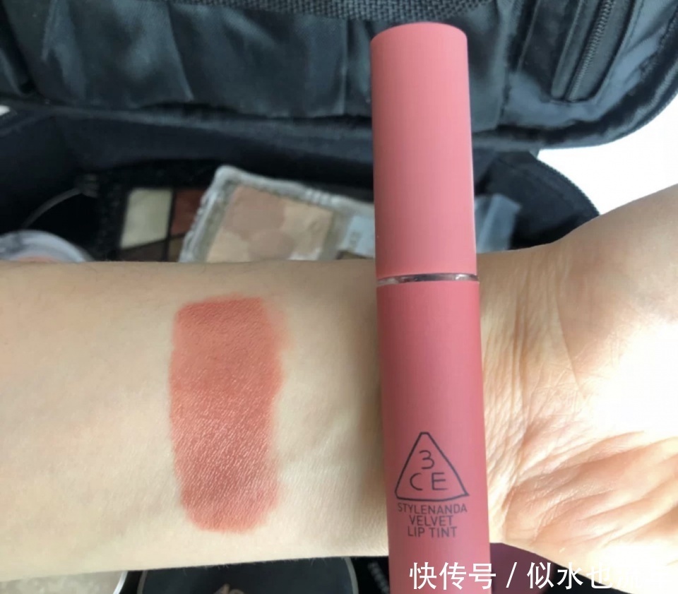 唇釉|学生党不能化妆?这四只“伪素颜”色,显白又心机,减龄还不挑皮