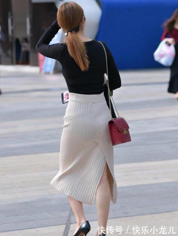 圆领子 高领与牛仔裤真的可以完美搭配,营造出各种氛围,各方面都很好看