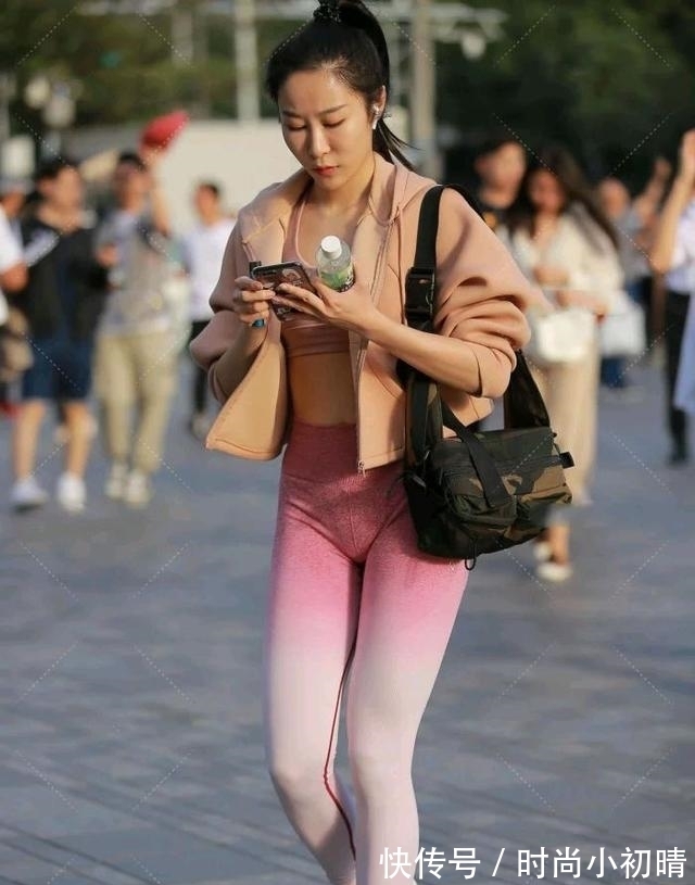 专属|爱美不是年轻女子的专属,辣妈也可以时尚靓丽,还多了一种成熟美