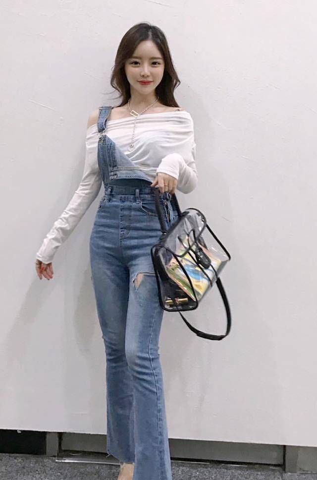 大长腿|扎着马尾辫儿的小姐姐,穿搭简单大方,纯净无暇