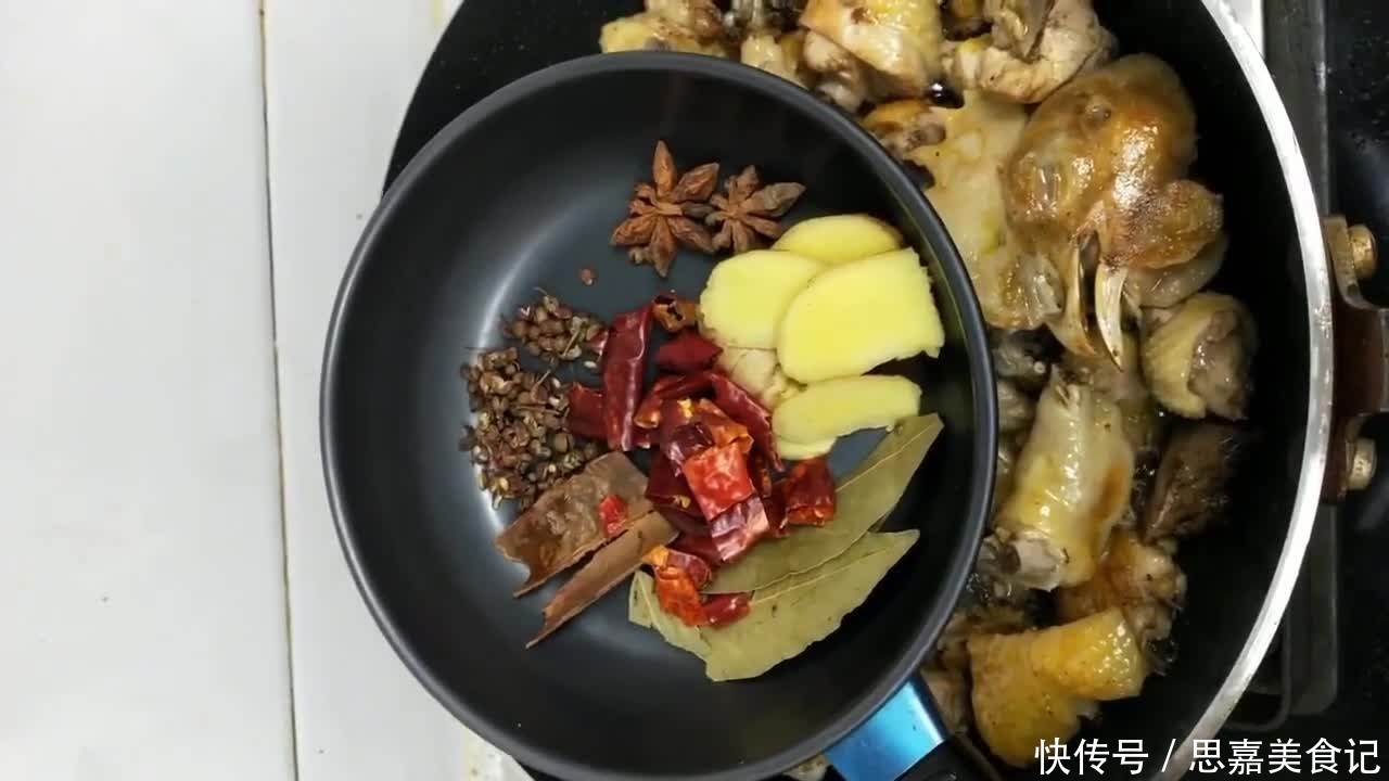  鲜美|鸡肉怎么做好吃青椒炒鸡，滑嫩鲜美香而不腻，做法简单零失败！