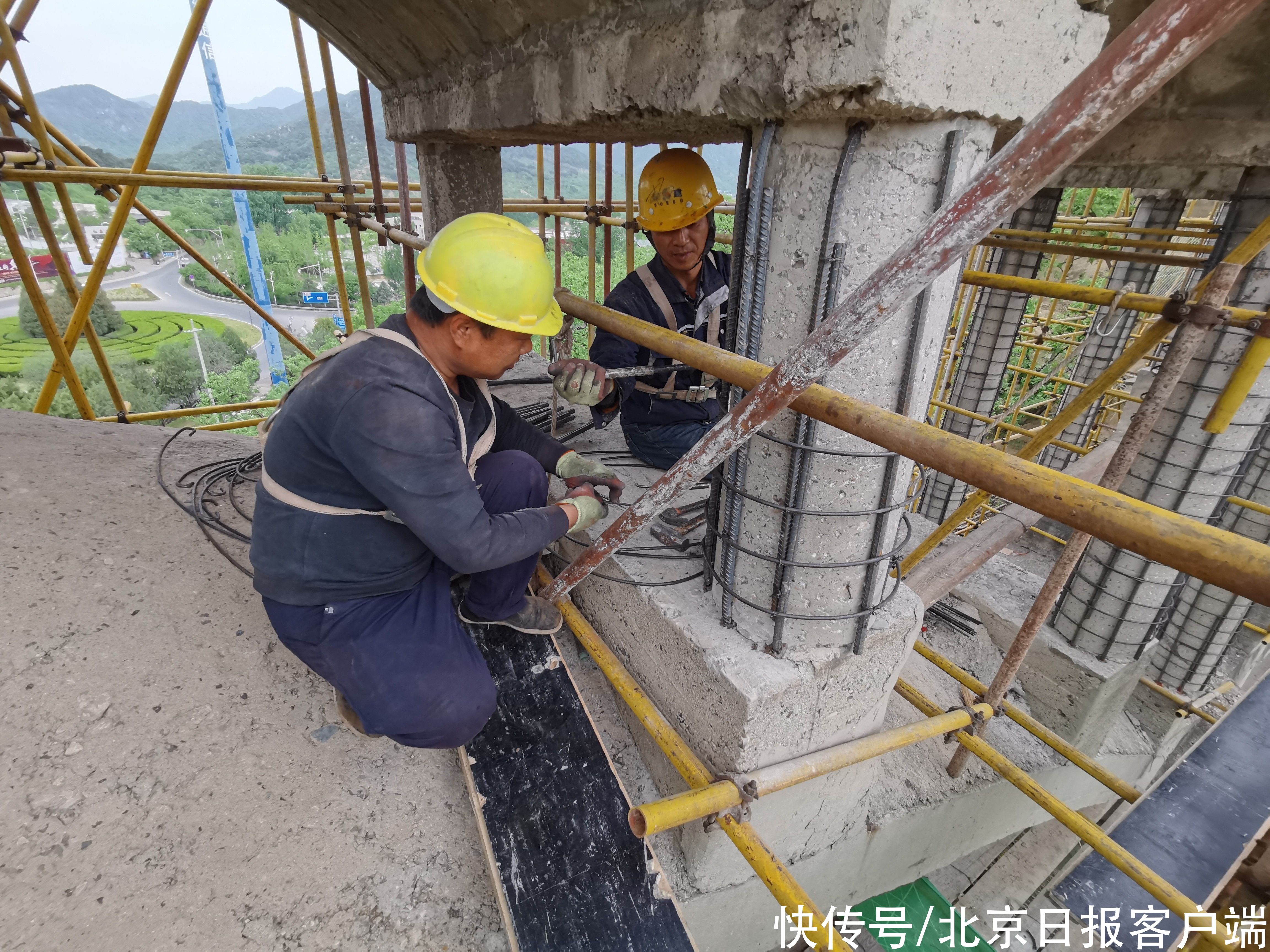 空中大桥|慕田峪景区入口，这座“空中大桥”原来是输水用的