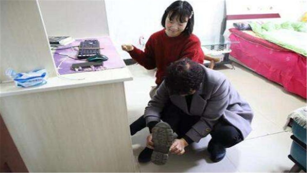  脑瘫|脑瘫女孩咬木棍写小说，十年用嘴敲出200万字，作协：破格吸收