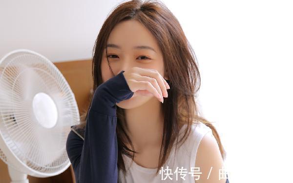 |搞笑GIF图:小姐姐的大长腿要逆天啊。