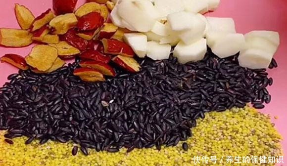 冬季,早餐喝豆浆牛奶不如喝它,几样食材熬一锅,热乎乎的还养胃!