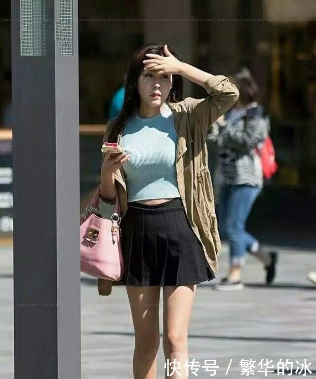 凹凸|街拍:性感高挑身材的小姐姐,凹凸性感,比你想象中的时髦