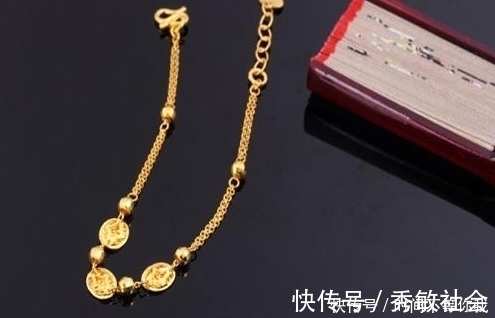 实心 买黄金手镯还是黄金手链好?听完金店老板的话,终于不纠结了!