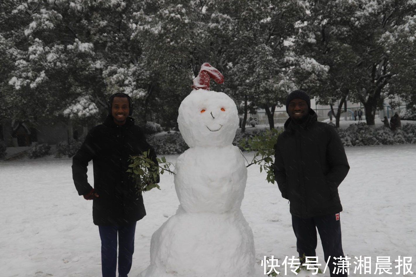 非洲|长沙非洲留学生第一次见到这么大的雪：感觉很冷也很兴奋