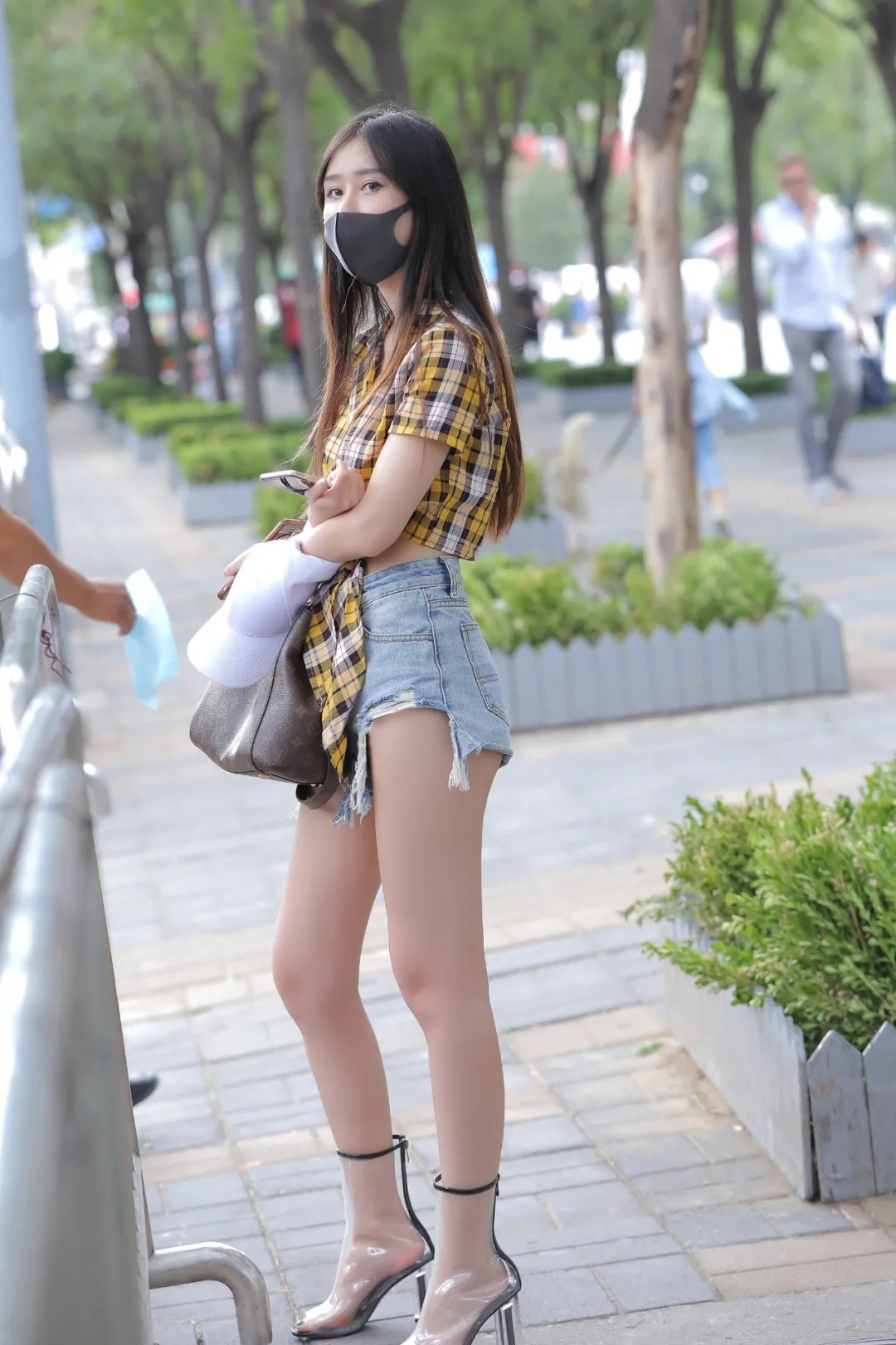 女生|时尚街拍组图:长发飘飘的时尚女生