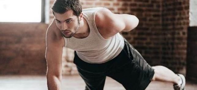 手臂|男人45岁之后,还能做到4个动作就偷着乐吧,说明身体素质还不错