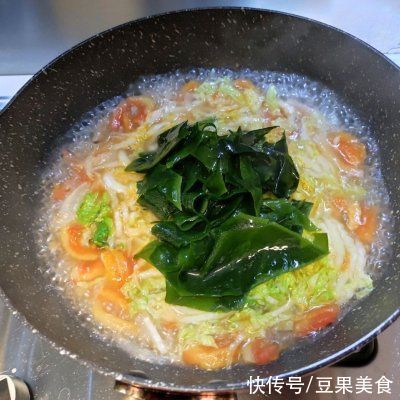 番茄|第一次做番茄大白菜汤就一致好评,从此做菜就有了自信