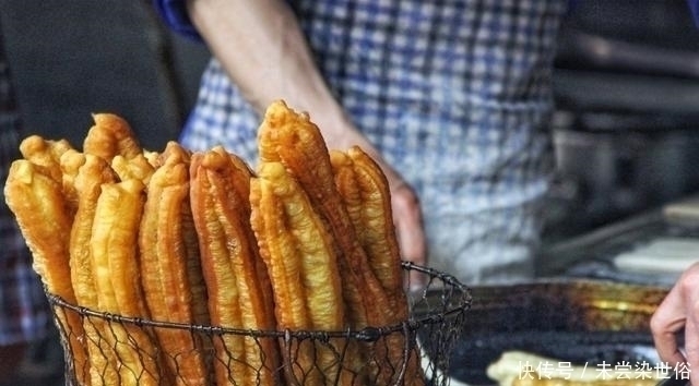 隔夜饭|10岁男孩患肠癌,这三类食物进“黑名单”,医生建议别给孩子吃