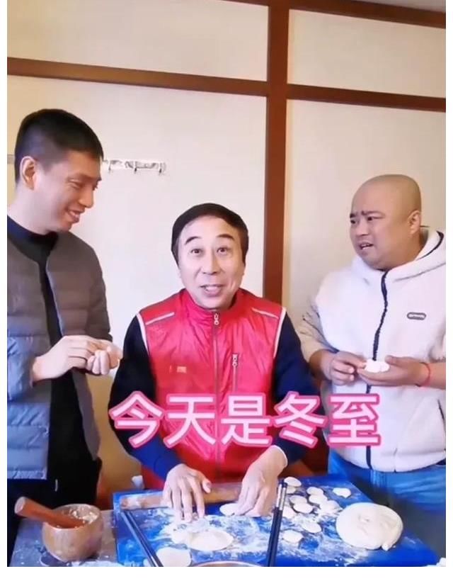 明星冬至晒饺子居多，陈伟霆独爱汤圆，还有明星直播包饺子